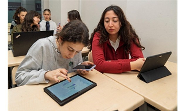 İzmir'de Yapay Zekâ Destekli Matematik Eğitimi 500 Öğrenciyle Büyüyor