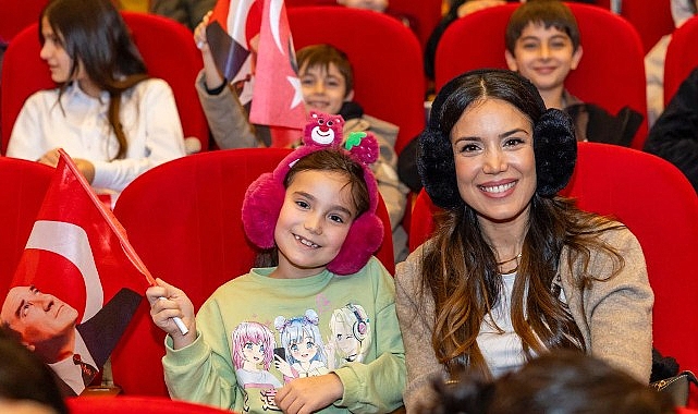 Mersin'de Çocuklara Sanat Dolu Yarıyıl Festivali: Ücretsiz Oyuncaklar ve Tiyatro Sahneleriyle Dolup Taştı