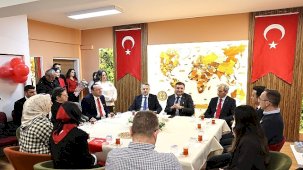 Bayrak Sevgisi Temalı Yeni Dönem Açılışı: Okul Bahçesinde Coşku ve Milli Değerler