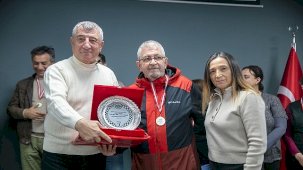 Güzelbahçe'de Sağlıklı Yaş Alma Merkezi'nde 1. Satranç Turnuvası Coşkuyla Tamamlandı