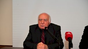 Şadırvanlı Han’da Dil Felsefesi Üzerine Derin Düşünceler: Zeki Özcan’ın İzinde