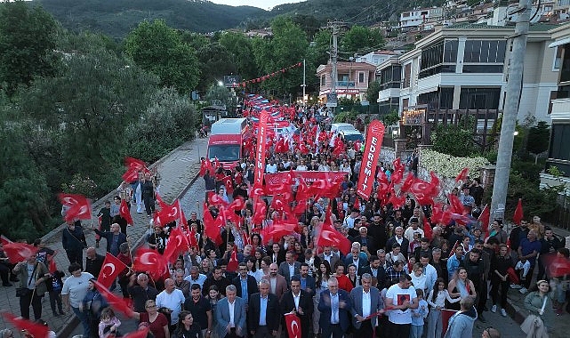 Edremit’te 19 Mayıs Coşkusu: Fener Alayı ve Konserle Anıldı