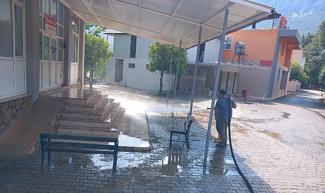 Kemer’de Kurban Bayramı Öncesi Camilerde Temizlik Seferberliği