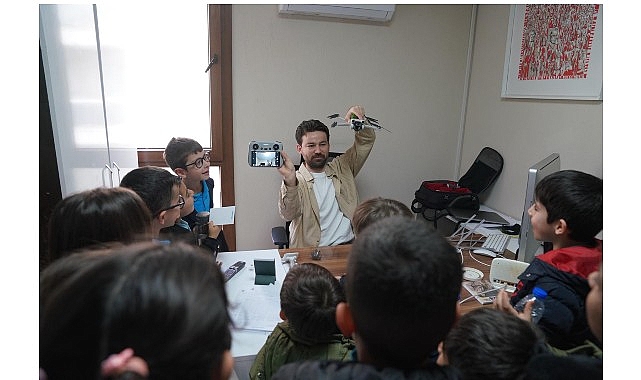 Seferihisar'da Öğrencilerle Sıcak Bir Söyleşi: Demokrasiye İlk Adım
