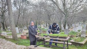 Antalya’da Mezarlık Bakım Çalışmaları ve Bayram İçin Ulaşım Desteği