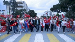 Burhaniye’de 19 Mayıs Coşkusu: Fener Alayıyla Gençlik ve Spor Bayramı Kutlandı