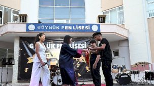 Kemer Belediyesi Başkanı Necati Topaloğlu Mezuniyet Törenlerini Ziyaret Etti