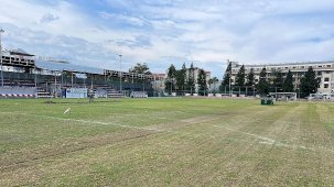 Kemer'de Çim Saha Bakımı: Stabilizasyon ve Tohumlama Çalışmaları