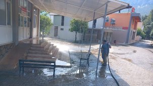 Kemer’de Kurban Bayramı Öncesi Camilerde Temizlik Seferberliği