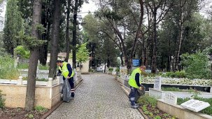 Mezarlık Temizliğiyle Bayrama Hazırlık: Maltepe Belediyesi Ekiplerinden Çevre Düzeni