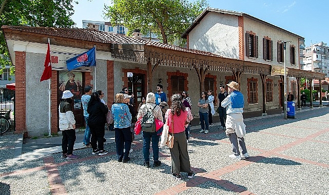 Açık Hava Kent Müzesi: Ücretsiz Rehberli Turlar Karşıyaka’da Büyük İlgi Görüyor