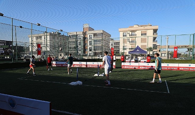 Ayak Tenisi Turnuvası Şampiyonu Şimşekler oldu: Menderes Belediyesi’nin Spor Etkinliği
