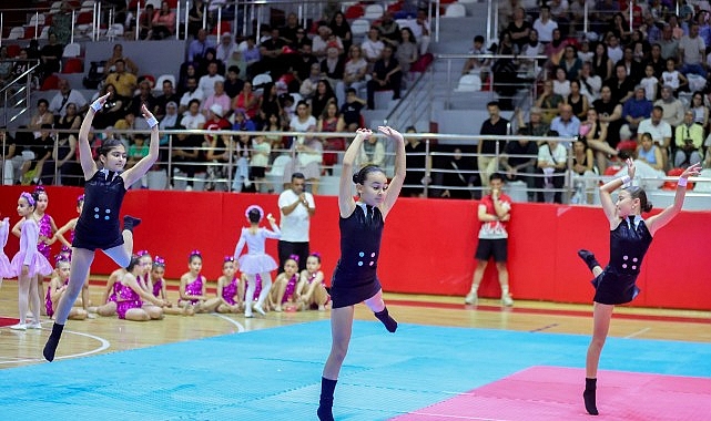 Bayraklı’da Yıl Sonu Gösterisiyle Spor ve Sanat Buluşması