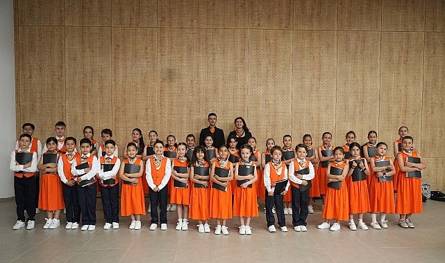 Kocaeli Büyükşehir Çocuk Korosu ve Orkestrası Sanat Galerisi’nde Muhteşem Konserini Gösterdi
