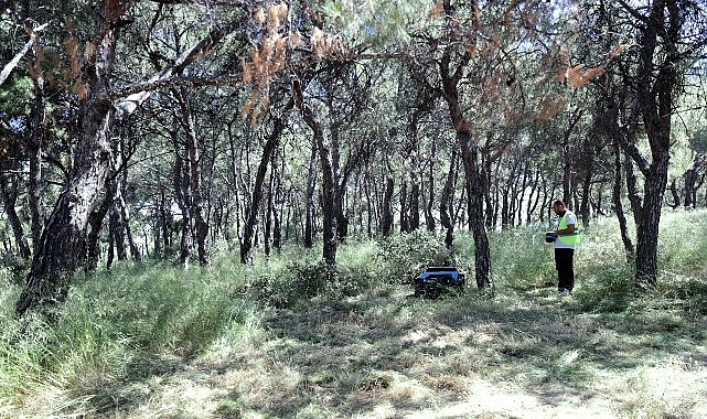 Konak Belediyesi'nin Yeni Hibrit Yabani Ot Biçme Makinesiyle Parklar Yeniledi