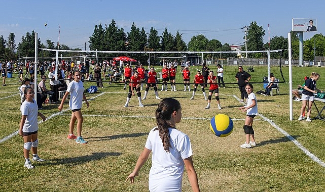 Mini Voleybol Şenliği: 1500 Kız Çocuğu, Dostluk ve Takım Ruhuyle Sahada Buluşuyor