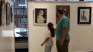 Ahenk Sergisi: Kartepe Sanat Evi’nde Renklerin Uyumlu Dansı