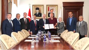 Akhisar Mahallesi’ne 16 Derslikli Saffet Altunal İlkokulu İçin Bursa Valiliği’nde Protokol İmza Töreni