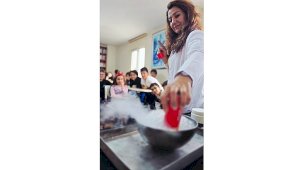 Aydınevler Eğitim Evi'nde Eğlenceli Bilim Etkinliği: Deneylerle Öğrenmenin Keyfi