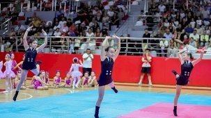 Bayraklı’da Yıl Sonu Gösterisiyle Spor ve Sanat Buluşması