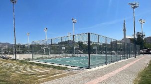 Bostanlı Sahili’ne İki Yeni Padel Kortu: İzmir Büyükşehir’den Spor Altyapısına Yatırım