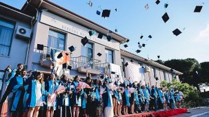 DEÜ Bergama MYO 2025-2026 Mezuniyet Töreni: Gençler Geleceğe Umutla Yürüdü