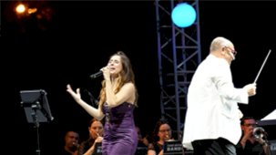 Edip Akbayram & Volkan Konak Anma Konseri: İzmir Büyükşehir Belediyesi Metropol Orkestrası'ndan Anlamlı Bir Yıl Dönümü