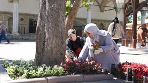 Gebze Çoban Mustafa Paşa Camii’nde Gönüllülerle Temizlik ve Çevre Düzenlemesi