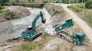 İnegöl'de Kocasu ve Bağlı Kollarında Dere Islahı ve Güçlendirme Çalışmaları Devam Ediyor