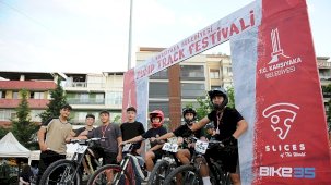 Karşıyaka’da Gece Pump Track Yarışıyla İlklere İmza