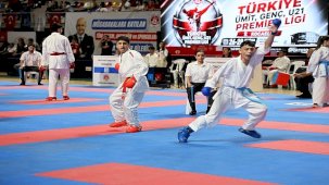 Kocaeli'de Türkiye Ümit Genç U21 Premier Ligi Karate Şampiyonası Başladı: 1600 Sporcu Mücadele Ediyor