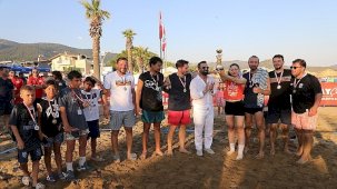Menderes’te İlk Plaj Voleybolu Turnuvası Gövde Gösterisiyle Tamamlandı