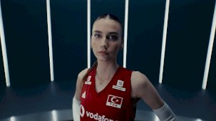 Mercedes-Benz’in Yıldızlarla Dolu Evrensel Reklamı: Filenin Sultanları İçin Yeni Sefer