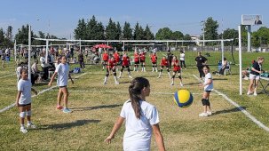 Mini Voleybol Şenliği: 1500 Kız Çocuğu, Dostluk ve Takım Ruhuyle Sahada Buluşuyor