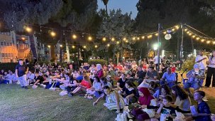 Nazilli Açık Hava Sineması, Aile Arasında ile Coştu: Yaz Akşamları Parkta Sinema Keyfi