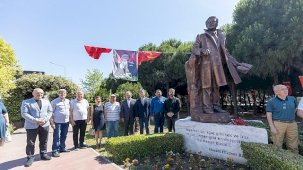 Nazım Hikmet İçin Anma Töreni: 63. Yıl Etkileyici Bir Vefa Günü