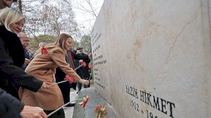 Nazım Hikmet ve Ahmed Arif’in Anısına İzmir’de Şiir ve Tiyatro Karnavalı: Konak Belediyesinden İki Günlük Anma Programı