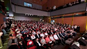 Sahne ve Başarı Gecesi: Genç Akademi’nin Yürekleri Isıtan Gösterisi