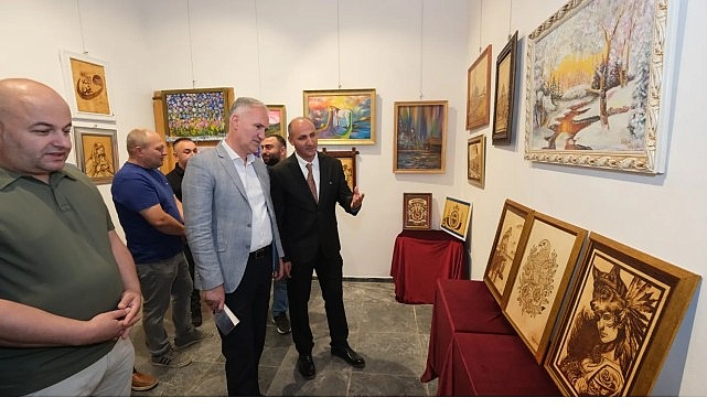 İnegöl Kent Müzesi’nde Yüksel Kılıçoğlu’nun 97 Eserlik Görsel ve Nefesli Şiir Kitap Tanıtımı
