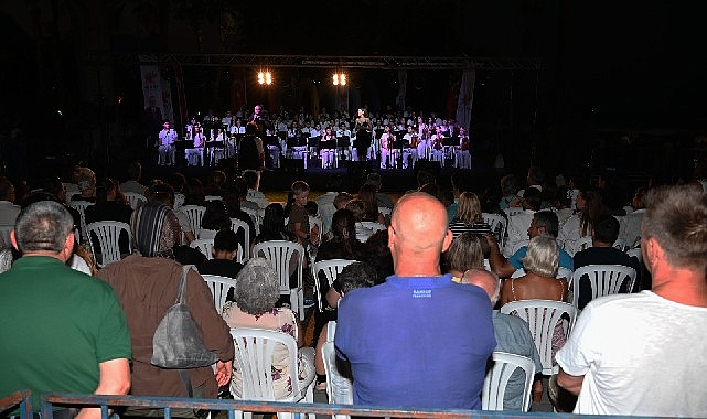 Kemer'de Sokak Hayvanlarına Destek İçin Düzenlenen Konserde Birlik ve Müzik Bütünleşmesi