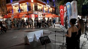 Akustik Yaz Akşamlarıyla Manisa Sokakları Canlanıyor: Amatör Gruplar ve Sokak Sanatçıları Sahne Buluşması
