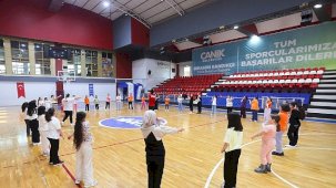 Canik'te Ücretsiz Sporcu Servisiyle Gençler Sağlıklı Yola Giriyor