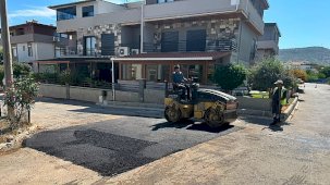 Foça'da Değirmendere Caddesi Yenileniyor: Konforlu ve Güvenli Bir Ulaşım İçin Yol Çalışmaları Sürüyor