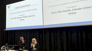 ISPP Nevitt Sanford Ödülü'nü Alan Prof. Dr. Deniz Ülke Kaynak: Uluslararası Politik Psikolojiye Yönelik Gurur Verici Bir Başarı