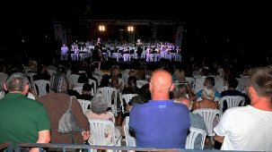 Kemer'de Sokak Hayvanlarına Destek İçin Düzenlenen Konserde Birlik ve Müzik Bütünleşmesi