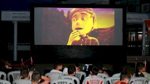 Osmangazi'de Yaz Film Gösterimleri: Mahallelerde Açık Hava Sinema Coşkusu