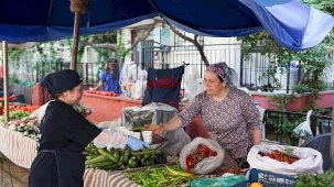 Pazarlarda Sıcak Günlerde Limonata Ziyafeti: Aydın Büyükşehir Belediyesi Serinlefiyor
