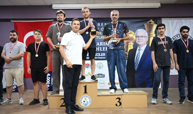 Balıkesir'de Uluslararası Satranç Turnuvası Ödül Töreni Coşkuyla Gerçekleşti