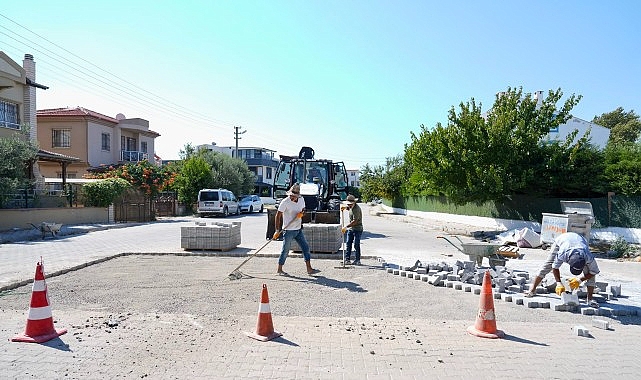 Burhaniye'de Yol ve Kaldırım Çalışmalarıyla Trafik Güvenliği Artırılıyor