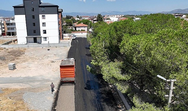 Burhaniye'de Yol Yapımında Eş Zamanlı Mahalle Projeleri ve Güncel Çalışmalar